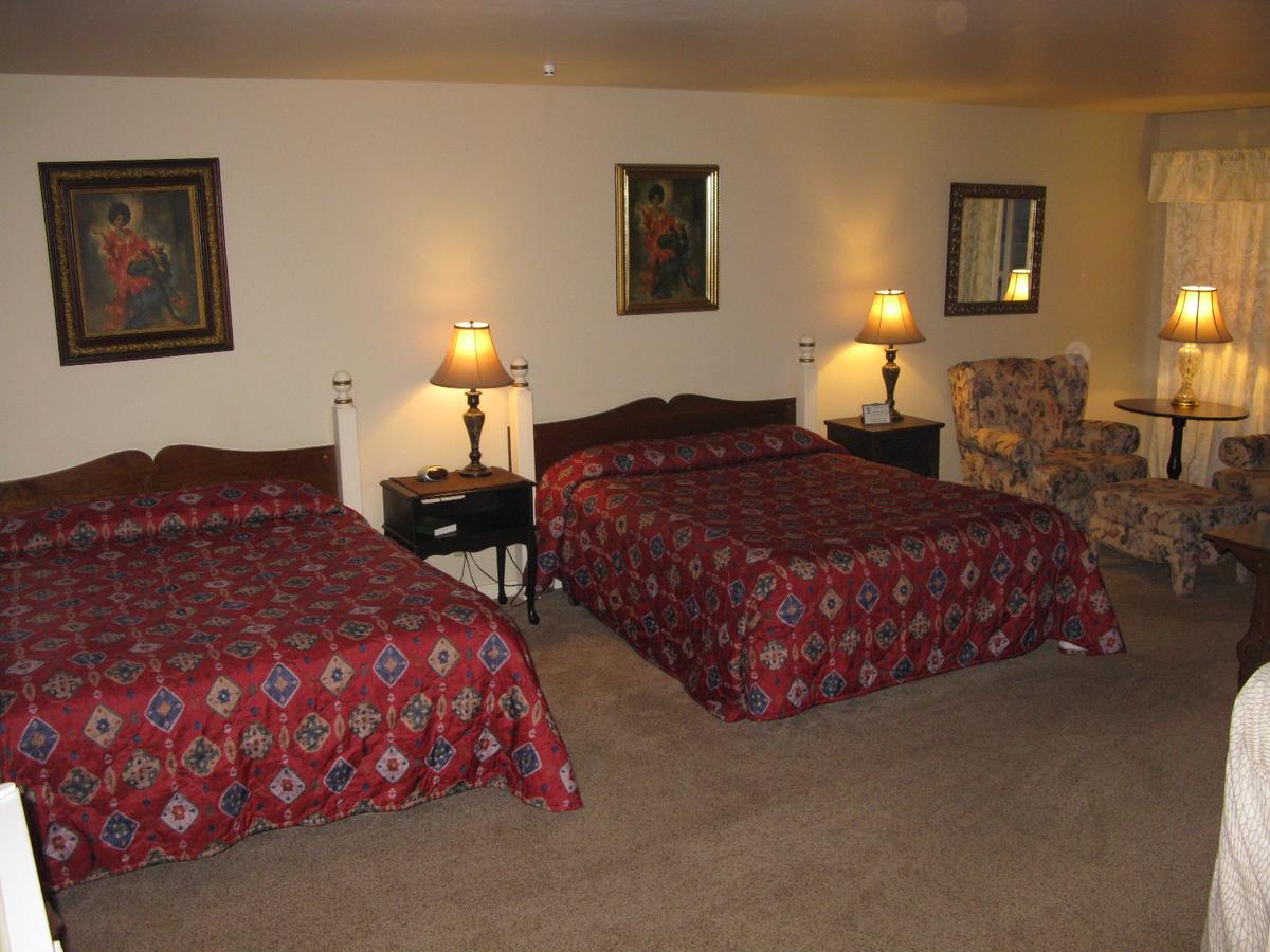 Rustlers Inn Прайнвилл Экстерьер фото