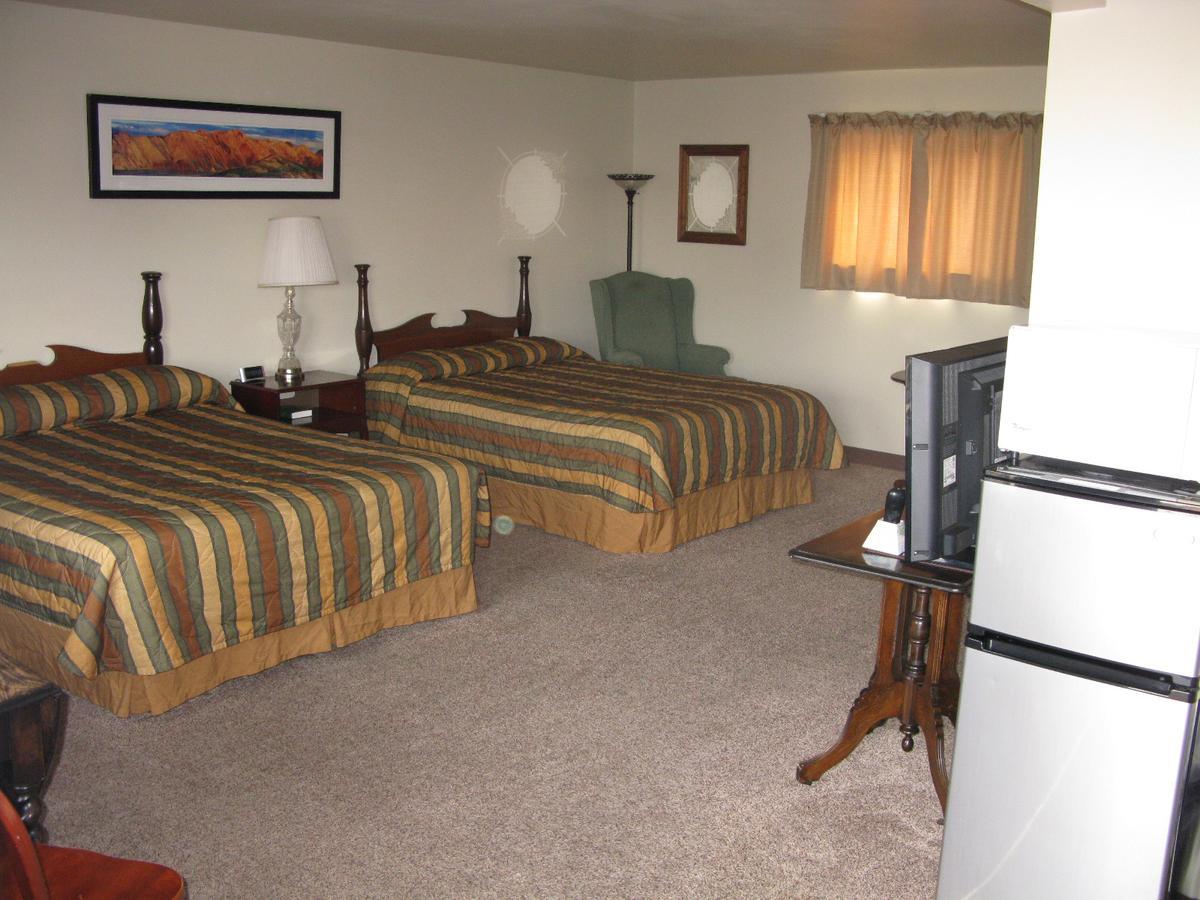Rustlers Inn Прайнвилл Экстерьер фото